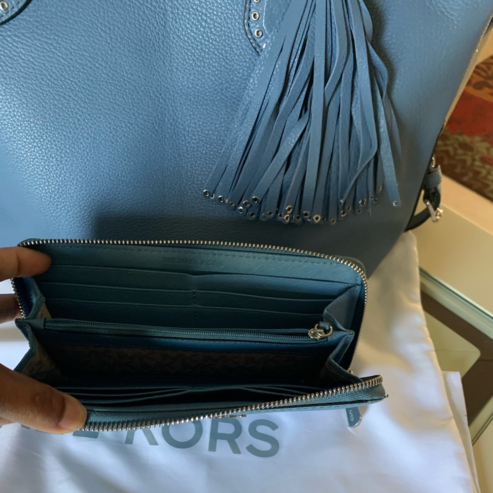 Authentic Michael Kors Brooklyn Large Satchel - image 2